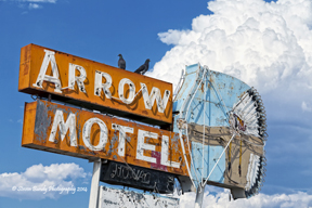 arrow motel sign